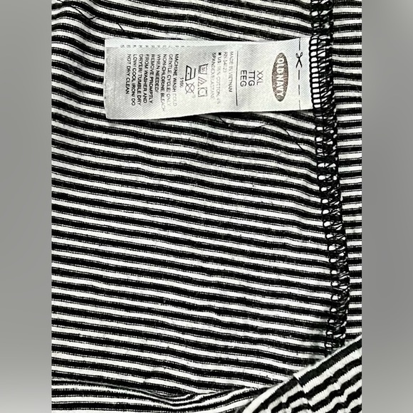 (3 for $15) Old Navy Striped Leggings Black White Women's XXL - Picture 3 of 3